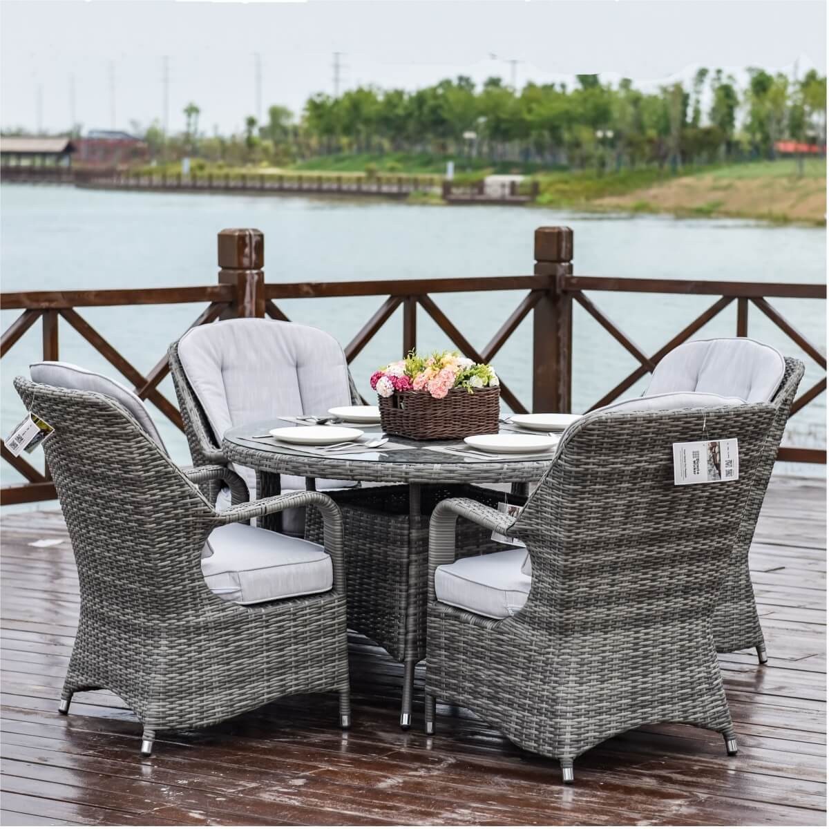 4 Seater Round Rattan Outdoor Dining Table - Garden Patio Dining Table
