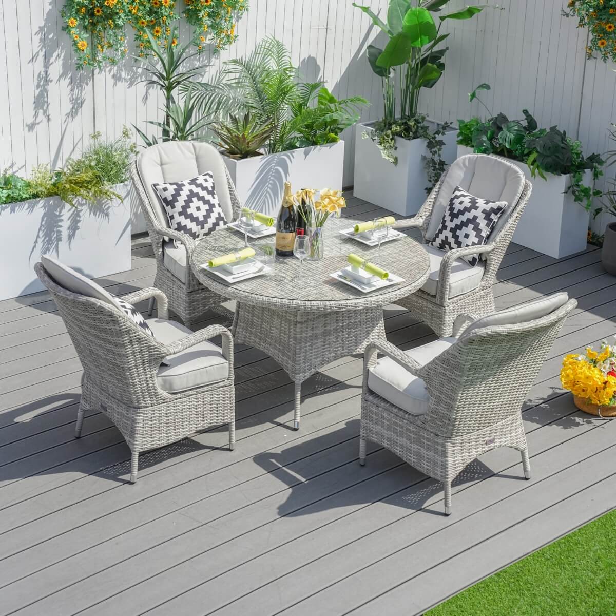 4 Seater Outdoor Rattan Dining Set - Round Garden Table with Tempered Glass Top & Parasol Hole