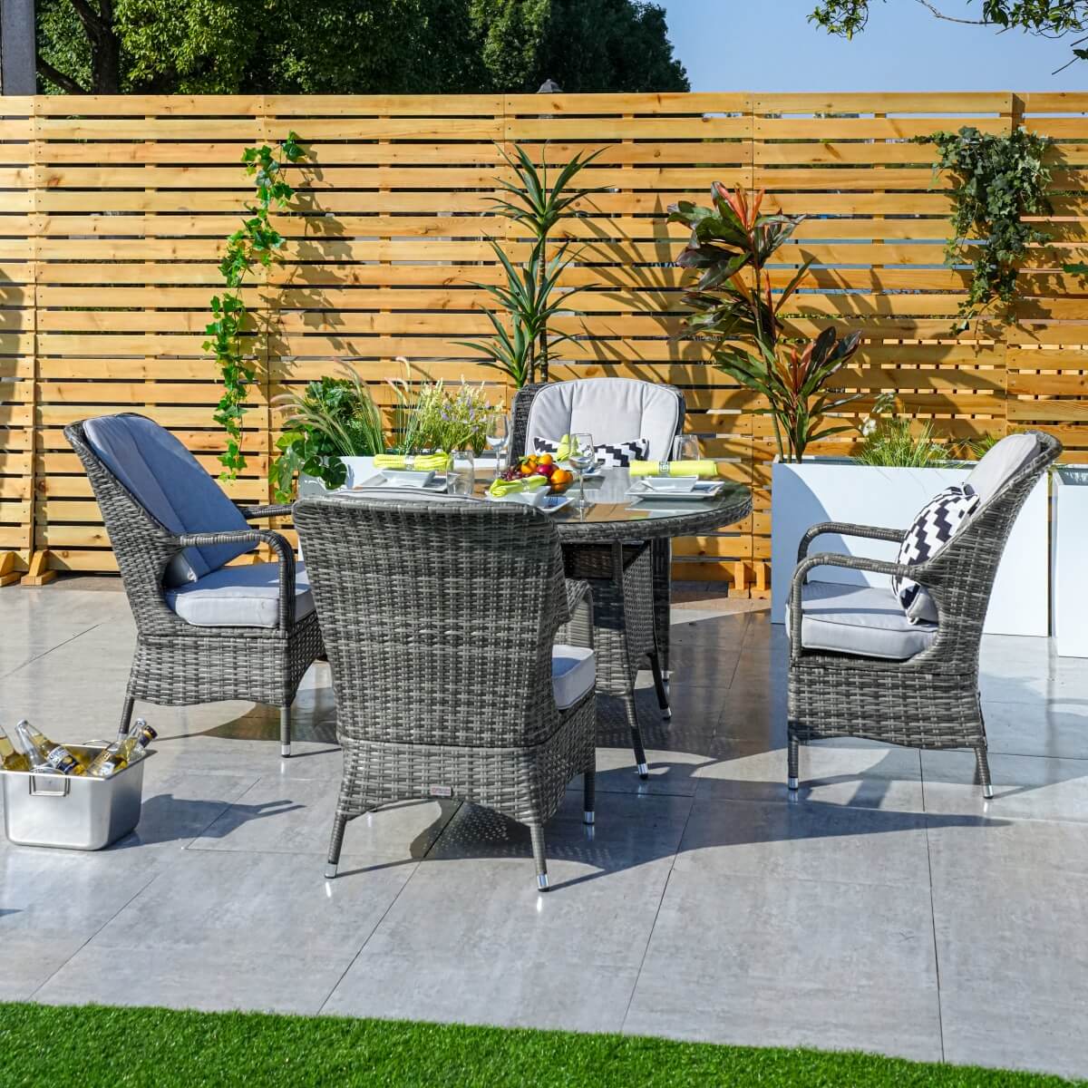 4 Seater Outdoor Rattan Dining Set - Round Garden Table with Tempered Glass Top & Parasol Hole