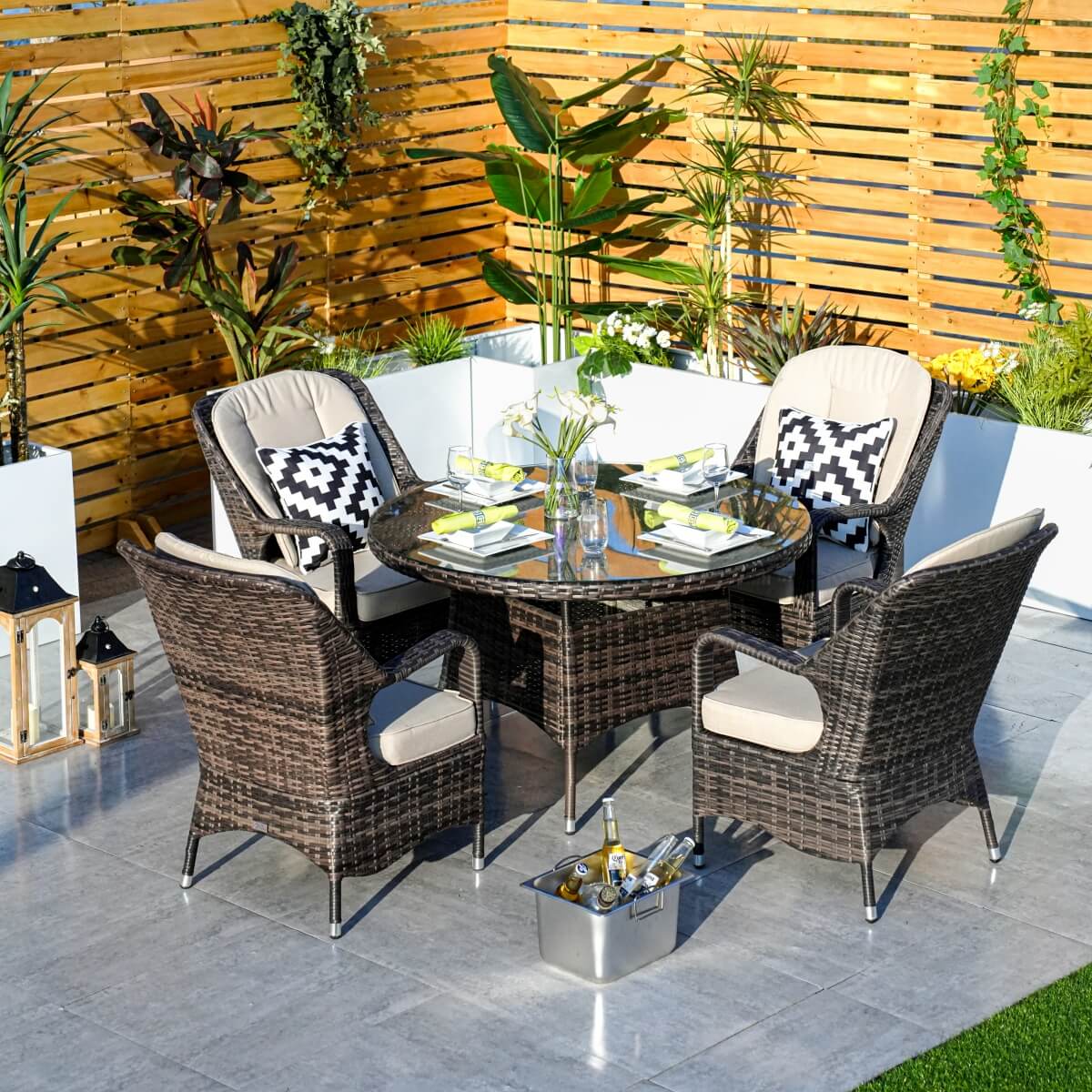 4 Seater Outdoor Rattan Dining Set - Round Garden Table with Tempered Glass Top & Parasol Hole