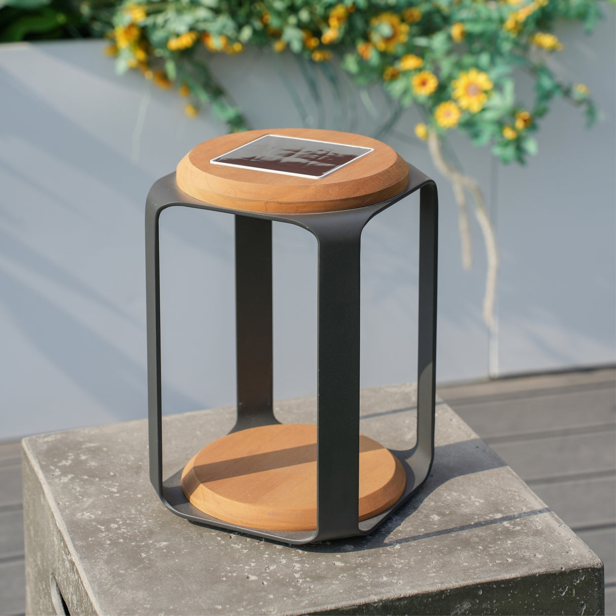 Small Solar LED Outdoor Light - 20x20x3.5cm